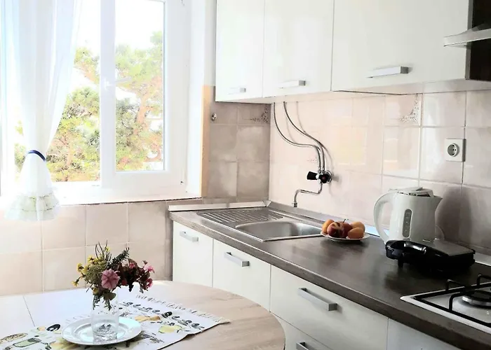 Apartment Pag 2 *