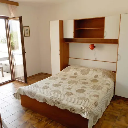 Pag 2 Apartment Pag Town